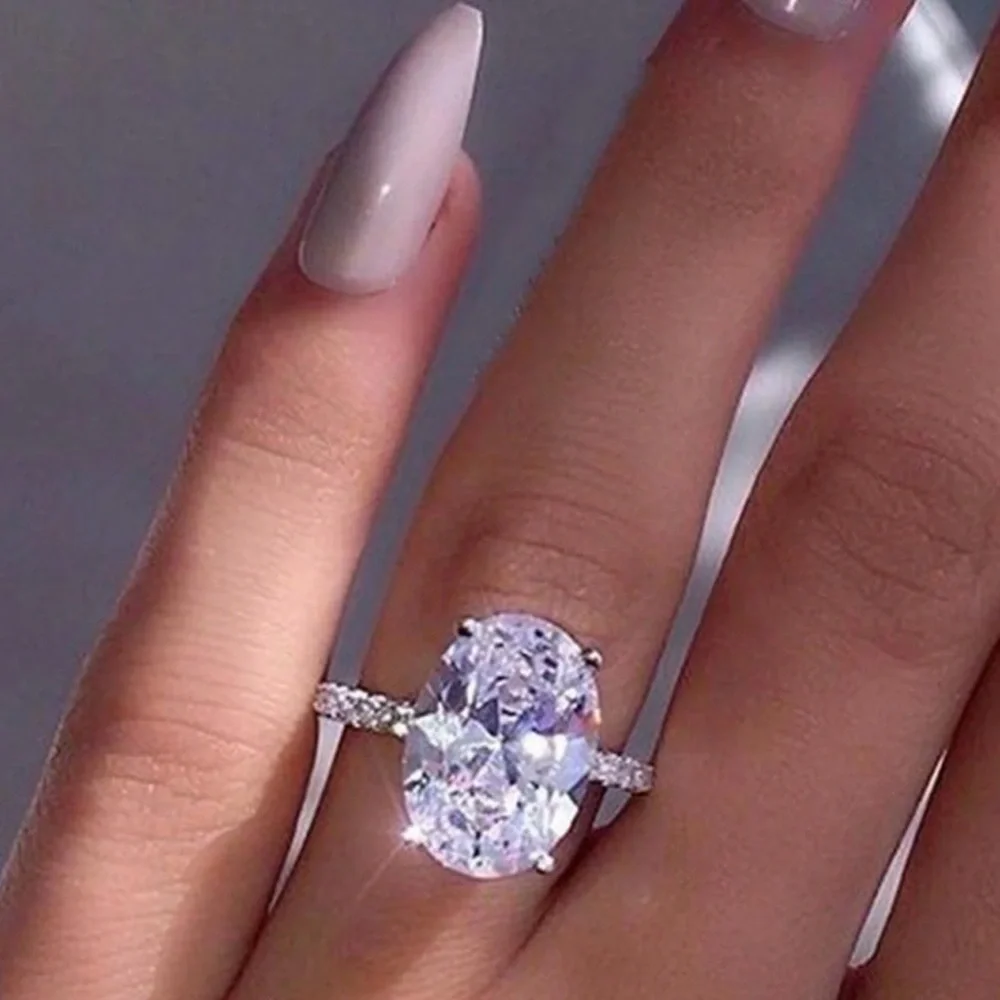 Elegant Silver Oval-Cut Ring size 6